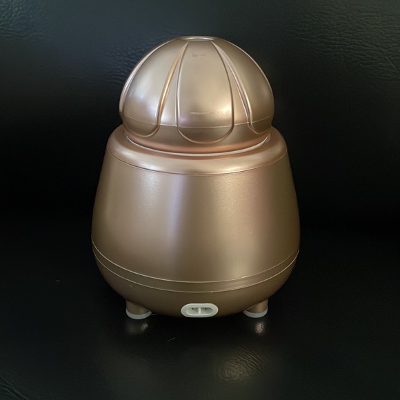 TAO Clean Ross Gold Orbital Face Brush & Cleaning Station - Picture 7 of 8